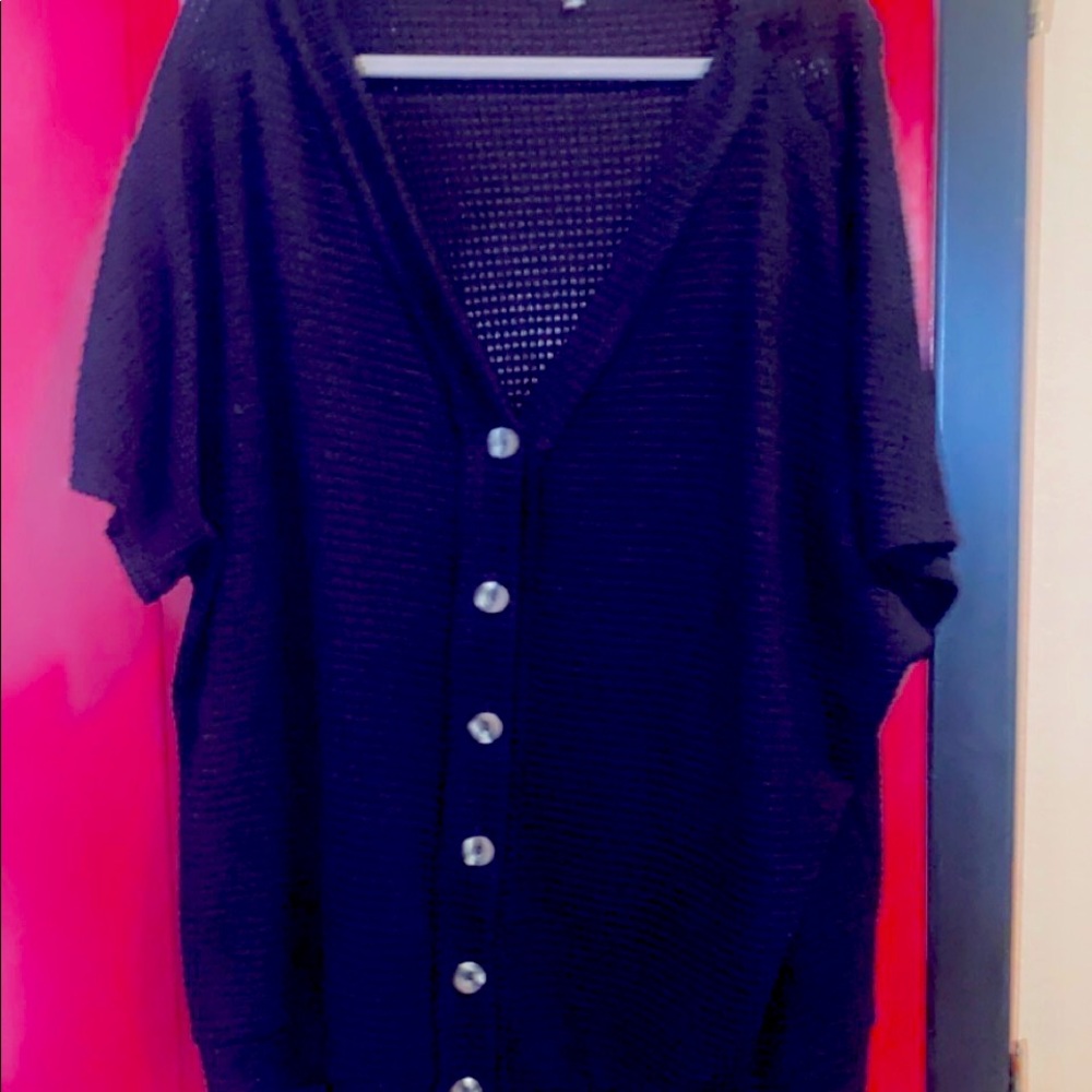 Short sleeve sweater